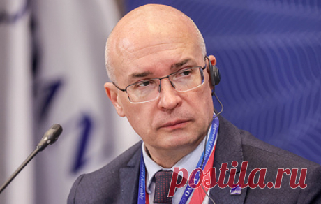 Роль государства и СМИ в формировании мировоззрения обсудили на сессии ТАСС на ПМЭФ. Модератором выступил гендиректор ТАСС Андрей Кондрашов, сомодератором - депутат Госдумы, первый зампред думского комитета по информационной политике, информационным технологиям и связи Марина Ким