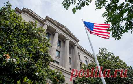 Пяти россиянам грозит до 30 лет тюрьмы в США из-за незаконной закупки электроники. По версии Минюста США, обвиняемые приобретали электронные компоненты и технику для ВПК РФ в обход американских санкций