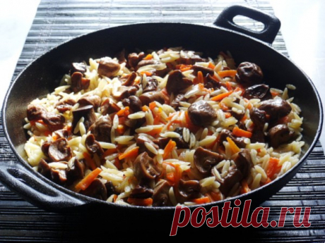 Паста орзо с шампиньонами. (Макароны с грибами)). Рецепт, если это можно назвать так , под катом.. вкусная и простая в приготовлении паста&nbsp; благодаря отдельной обжарке всех составляющих&nbsp; :) обжаривание грибов…