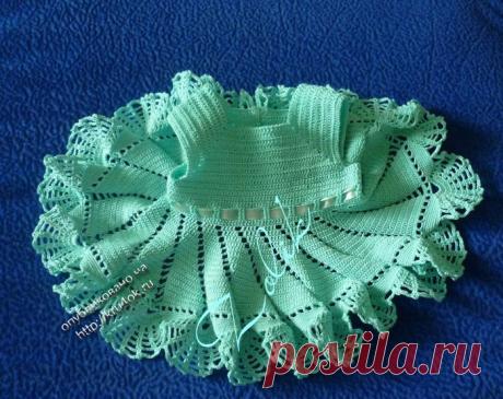 Вязаное крючком платье цвета мяты