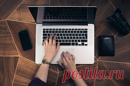 Аферист из интернета обманул жительницу Подмосковья на 230 тысяч рублей. Мужчина обманул 35-летнюю жительницу Подмосковья на 230 тысяч рублей, пообещав жениться на ней. Потерпевшая из Дубны работает в салоне красоты. Она познакомилась в интернете с иностранцем. Началось романтическое общение, и якобы влюбленный аферист пообещал прилететь в Россию и жениться.