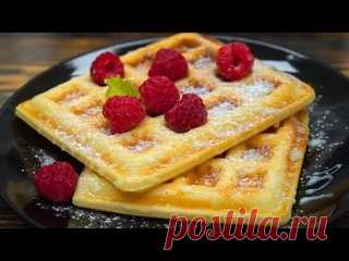 Вкуснейшие вафли на завтрак! Простой и быстрый рецепт !! Вафли:1 среднее яйцо2 ст.л. сахара (по вкусу)200 мл. кефира40 гр. сливочного масла 1 ч.л. разрыхлителя+/-150 гр. пшеничной муки Щепотка соли, ванильКурочка:1 куриное филе1 ст.л. растит. масла1 ст.л. лимонного сокаСпеции (розмарин, чеснок, перец)СольСендвичи:4 ломтика хлебаВетчинаСырЗелень