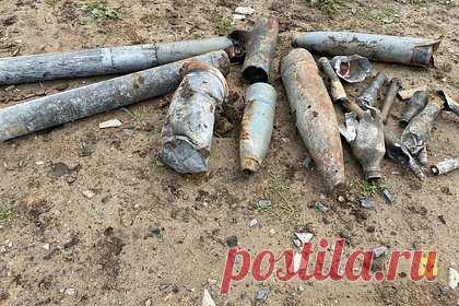Силовики нашли оставленные ВСУ схроны с боеприпасами под Херсоном. В Херсонской области полицейские нашли оставленные Вооруженными силами Украины (ВСУ) схроны с боеприпасами. Силовики обследовали территории и заметили около поселка Чаплинка 93 головных взрывателя, три головных снаряда от установки «Град», три выстрела и три стартовых заряда от ручного противотанкового гранатомета.