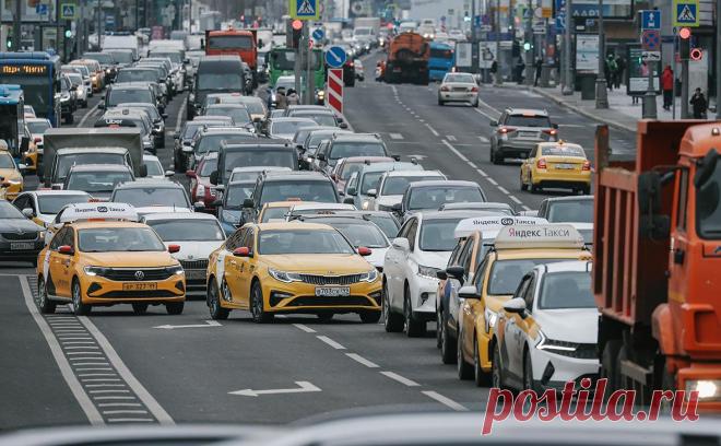 Минтранс введет систему проверки страховых полисов у такси. К 2025 году объединят системы ФГИС «Такси» и «АИС страхование», что позволит автоматически проверять данные о страховке такси, пишет «Ъ». В Общественном совете по развитию такси призвали перенести сроки из-за проблем с ОСАГО