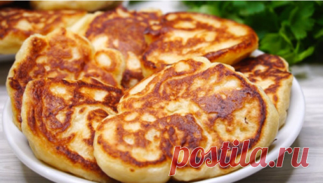 Картофельные оладьи. Скажу вам однозначно — ЭТО очень вкусно!
Готовьте сразу двойную порцию, а то картофельные оладьи разлетаются в один миг! Они очень нежные внутри, с обалденным вкусом. Приготовьте и Ваши родные будут в восторге.
Рецепт:
Картофель -500гр.
Молоко -500 мл.
Картофельный отвар -50 мл.
Сливочное масло -30гр.
Сахар -2ст.л.
Соль -1/2ч.л.
Сухие дрожжи -5гр.
Сода -1ч.л.
Яйца -2шт.
Мука – 450-480 гр.
СПОСОБ ПРИГОТОВЛЕНИЯ
Для начала отварим картофель в подсоленной ...