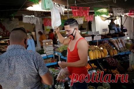 Мигрантов назвали спасением для американской экономики. Министр труда США Марти Уолш заявил, что экономику страны ждет «большая катастрофа», если не решить вопрос с привлечением мигрантов. До половины крупных работодателей думают о сокращении затрат на рабочую силу по мере замедления экономики. Безработица составляет в США около 3,5 процента.