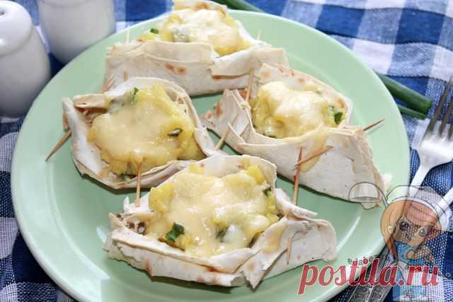 Рецепт пиде с сыром, картофелем и зеленью. Турецкое блюдо по-русски Рецепт пиде - симпатичные лодочки с сыром, картофелем и зеленью. Хрустящий лаваш хорошо сочетается с картофельной начинкой. Быстрое турецкое блюдо