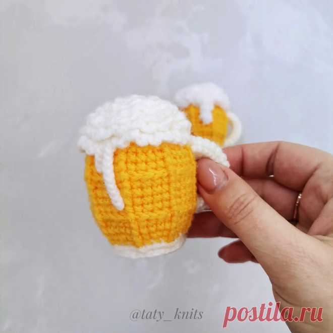 PDF Кружка Пива крючком. FREE crochet pattern; Аmigurumi toy patterns. Амигуруми схемы и описания на русском. Вязаные игрушки и поделки своими руками #amimore - брелок в виде кружки пива, пивная кружка, пиво для мужчин к 23 февраля.