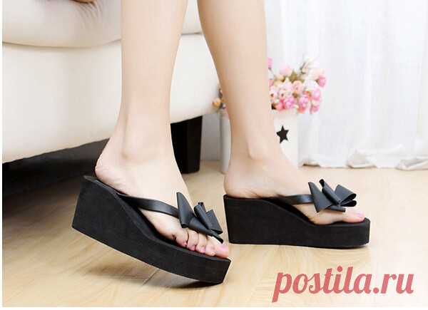 Открытые пляжные босоножки изготовлены из качественного материала и прекрасно подойдут не только для пляжного отдыха, но и для городских прогулок. Высокая подошва обеспечивает мягкость при походке и снимает часть нагрузки с ног при ходьбе. 
US $4.13 - 4.50 / шт.