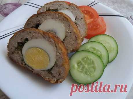 Мясной рулет из фарша с начинкой, запеченный в духовке