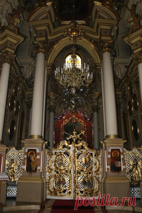 Внутри Собора Святого Юра - главной святыни львовских греко-католиков