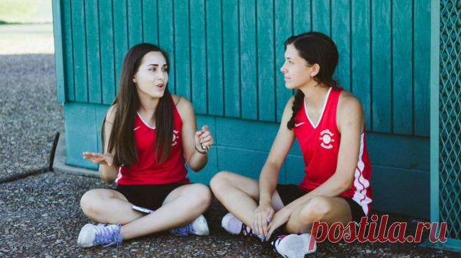 9 ошибок в общении с людьми Общение с людьми — искусство, в котором можно совершенствоваться бесконечно. Иногда всё идет как по маслу, и мы чувствуем себя гуру в сфере человеческих отношений. Но вдруг гармония разрушается, отношения дают крен, возникает раздражение и неуверенность, а мы не можем понять: что пошло не так? В этом посте поговорим о 9 ошибках, которые мы часто совершаем в общении с людьми, и способах исправить ситуацию —