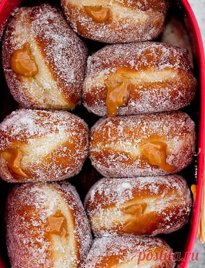 Самый вкусные пончики - рецепт с карамельной начинкой