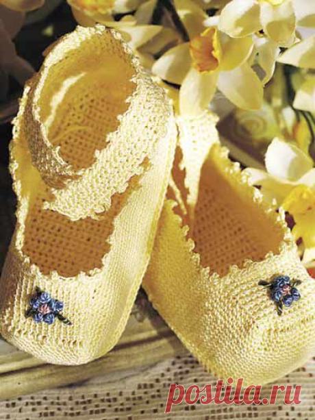 Crochet for Babies &amp; Children - Crochet Baby Booties &amp; Socks Patterns - Embroidered Baby Booties -- Free Beginner Crochet Pattern