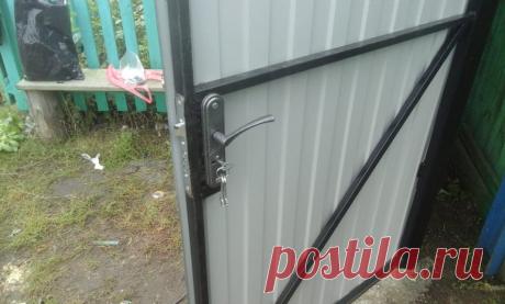 Как сделать замок на калитку из профнастила своими руками: врезка замка Общие требования к запорному механизму. Разновидности замков для калитки по типу установки. Как врезать замок на калитку из профнастила своими руками: монтаж врезного замка, накладного изделия. Полезные советы.