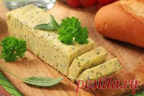 ЛЕЧЕБНОЕ МАСЛО ДЛЯ ЖЕЛУДКА
Это масло поможет вам избавиться от болей в желудке. Проверено. Для этого на понадобится:
- пачка (200 грамм) размягченного сливочного масла
- чайная ложка травы тысячелистника,
- чайная ложка зверобоя,
- столовая ложка цветов календулы.
Берем вышеуказанные травы, измельчаем их в порошок (кофемолка, мясорубка). Смешиваем полученный порошок со сливочным маслом. У нас получится душистое травяное масло.
Далее. На черный хлеб (пшеничный или гречневый...