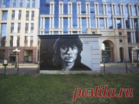 Власти Петербурга потребовали закрасить портрет Цоя в центре города накануне годовщины его гибели