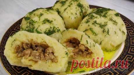 Картофельные клецки по немецки Очень вкусное блюдо . Обязательно приготовьте. Вы удивитесь. Если любите картофель то точно будете в восторге. Можно готовить без начинки. Или брать любую начинку, которая по вашему сочетается с пюре....