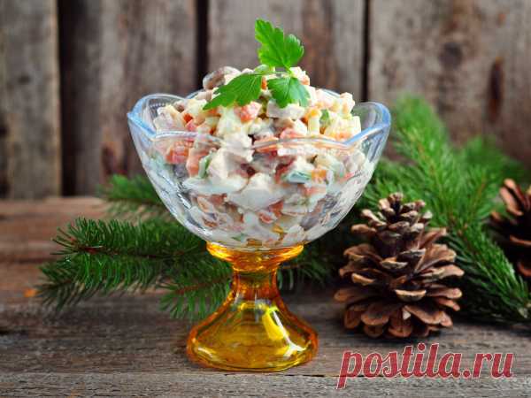Салат с копченой курицей и плавленным сыром — рецепт с фото пошагово