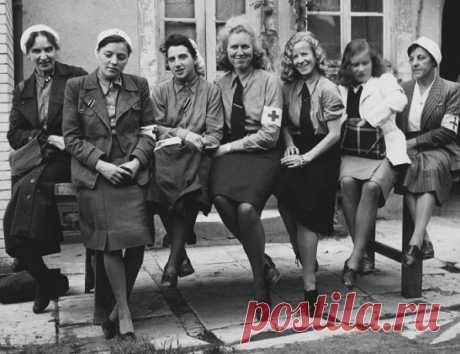 О немецких медсестрах времен Второй мировой войны чаще всего упоминают в связи с жуткими, бесчеловечными экспериментами нацистских эскулапов. А между тем большинство германских девушек спасали жизни немецких солдат и офицеров на Восточном фронте.