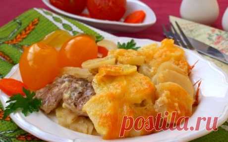 Мясо по-французски с картошкой в духовке - Вкусные идеи Мясо по-французски с картошкой в духовке — простое, очень вкусное и сытное блюдо. Как известно, мясо, которое мы готовим под названием «по-французски»,