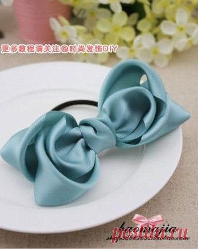 Бант-резинка для волос из атласной ленты