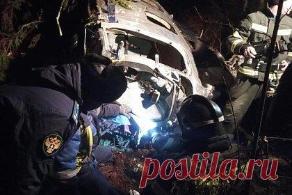 СКР возбудил дело по факту крушения вертолета Ми-2 в Костромской области. Следственный комитет России (СКР) возбудил уголовное дело после крушения вертолета Ми-2 в Костромской области. 8 ноября вертолет гражданской авиации МИ-2 с бортовым номером RA-14185, выполняющий рейс Шарья-Кострома потерпел крушение. На борту находились два члена экипажа и три пассажира.