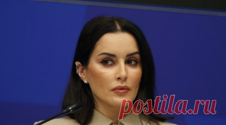 Тина Канделаки: рада, что многие миллиардеры осознали, что безопаснее всего на Родине. Телеведущая, продюсер и директор телеканала ТНТ Тина Канделаки, комментируя RT сериал «Бедный олигарх», отметила, что все параллели и инсинуации по поводу того, что какие-то конкретные миллиардеры были взяты как прообраз, — неправда. По её словам, она рада, что многие предприниматели осознали, что безопаснее всего на Родине. Читать далее
