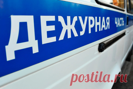 Россиянка умерла в полицейском участке после задержания из-за бутылки водки. В городе Сысерть в Свердловской области россиянка умерла в отделении полиции после того, как ее задержали за кражу бутылки водки. 51-летняя россиянка ранее была судима за побои и дважды за кражу. В полицейский участок ее доставили сотрудники Росгвардии, после чего на женщину составили протокол.