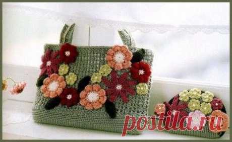 Сумочка и косметичка, украшенные цветочными мотивами. Крючком. Схемы. / klubo4ek.com