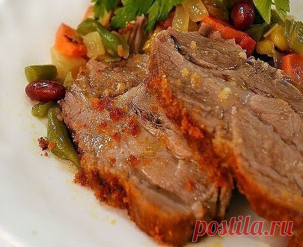 Запеченная в горчице свинина

Рецепт настолько простой и настолько вкусным получается мясо, что я даже жалею, что не узнала его раньше!

Ингредиенты:

- свинина (вроде это была корейка; 500 г.);
- чеснок (4-5 зубчиков);
- горчица (2 ст. ложки);
- соль, перец.

Приготовление:

Итак, мясо немного споласкиваем, вытираем насухо полотенцем. Солим, перчим по вкусу. Шпигуем в разных местах чесноком. Намазываем горчицей и оставляем на несколько часов в холодном месте.
Заворачиваем...