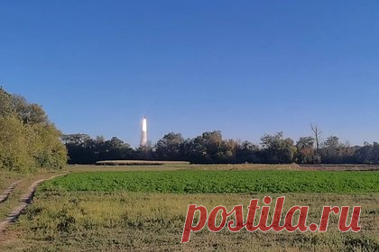 Стало известно о поражении эшелона ВСУ в Виннице. Российские войска поразили эшелон Вооруженных сил Украины (ВСУ) с техникой в Виннице 16 июля. Об этом написал военный корреспондент Андрей Руденко. «Украинские ресурсы сообщают о точном попадании российской ракеты по эшелону с военными и техникой в Виннице», — заявил он.