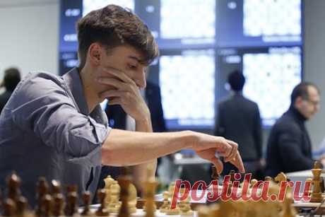 Российский шахматист выиграл чемпионат Европы. Российский шахматист Алексей Сарана выиграл чемпионат Европы в Сербии. Гроссмейстер набрал 8,5 очков из 11. Столько же баллов получили Кирилл Шевченко, представляющий Румынию, и Даниэль Дарда, играющий за Бельгию. Они заняли второе и третье место соответственно по дополнительным показателям.