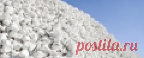 ФАСАД: как защитить лёгкий саман - OK-Wood В моём доме есть стена, которая ни чем не прикрыта вот уже в течении шести лет и каких-либо критических разрушений с ней не происходит. Эта стена постоянно подвержена атмосферному влиянию на протяжении всех периодов года. Не могу сказать что такое состояние будет сохранено вечно, потому что с верхнего слоя самана глина всё же смывается и защитить саман рано или поздно придется. Кроме того птицы так же могут разобрать стену на свои...