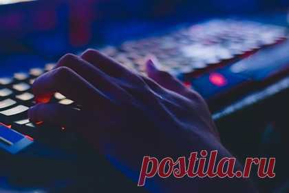 Россиян предупредили о рекордном всплеске интернет-мошенничества. Директор блока экспертных сервисов компании BI.ZONE Евгений Волошин предупредил о рекордном всплеске интернет-мошенничества после объявления о «школьных» выплатах. За первую половину июля было выявлено 170 фейковых сайтов, обещающих россиянам перечисление денег, в то время как в прошлый мартовский пик — всего 87.