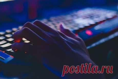 Россиян предупредили о рекордном всплеске интернет-мошенничества. Директор блока экспертных сервисов компании BI.ZONE Евгений Волошин предупредил о рекордном всплеске интернет-мошенничества после объявления о «школьных» выплатах. За первую половину июля было выявлено 170 фейковых сайтов, обещающих россиянам перечисление денег, в то время как в прошлый мартовский пик — всего 87.