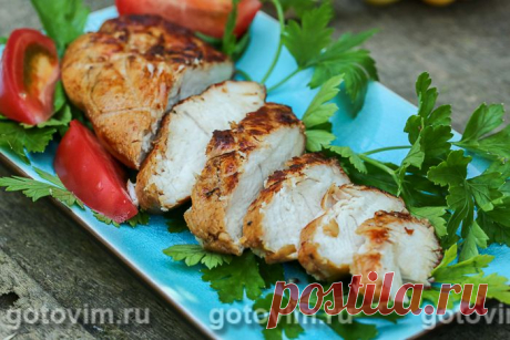 Индейка на гриле. Рецепт с фото Мясо индейки постное, поэтому готовить его надо осторожно, чтобы не пересушить и не получить подошву, вместо сочного куска мяса. Рецепт индейки на гриле подойдет идеально, если хотите к обеду ломтик сочной индейки. Перед приготовлением филе индейки мариновала в смеси растительного масла с пряностями. Маринад подчеркивает вкус приготовленного на мангале белого мяса и не дает пересушить филе.



