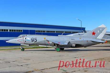 Восстановлен легендарный самолёт вертикального взлёта Як-38М | Военный и морской | Яндекс Дзен