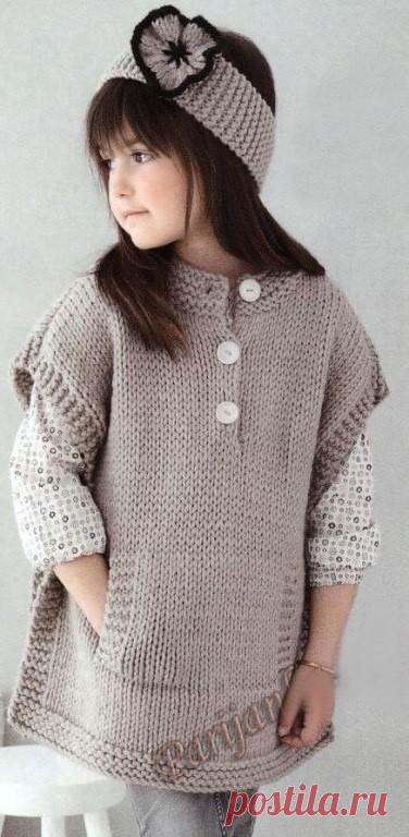СТИЛЬНЫЙ ЖИЛЕТ И ПОВЯЗКА НА ГОЛОВУ С ЦВЕТКОМ ДЛЯ МАЛЕНЬКОЙ МОДНИЦЫ.
Уютный
 и модный жилет с повязкой из той же пряжи. Украшен карманом, больше 
похож на вязаное пончо. Связать пончо платочной вязкой — хорошая идея. 
Описание и размеры даны для разного возраста, размеры соответствуют: а) 2
 года, b) 4-6 лет, c) 8-10 л., d) 12-14 л. Техника вязания: платочная 
вязка, и лицевая гладь. Образец, связанный гладью: 10 см. = 11 п./16 р. 
 
Для работы понадобится: 
 
Пряжа (75 % а...