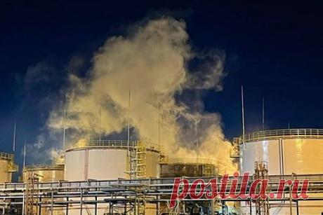 В Ростовской области на заводе нефтепродуктов взорвался дрон. Это третий за двое суток инцидент на нефтебазах России. В Ростовской области на заводе нефтепродуктов взорвался беспилотник. Это третье за вторые сутки происшествие на нефтебазах России. В ночь на 3 мая в Таманском сельском поселении после падения дрона загорелся резервуар с нефтепродуктами. В ночь на 4 мая произошел пожар на Ильском НПЗ в Краснодарском крае.