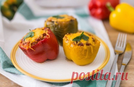 ​Запеченные фаршированные перцы