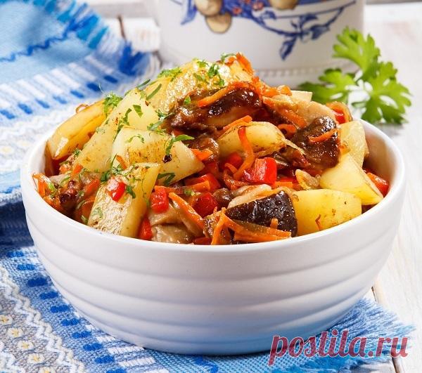 Жареный картофель с грибами, сыром и овощами. Рецепт