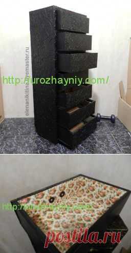 Высокий комод из картона.