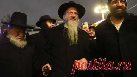 Главный раввин России зажег в Москве первую ханукальную свечу