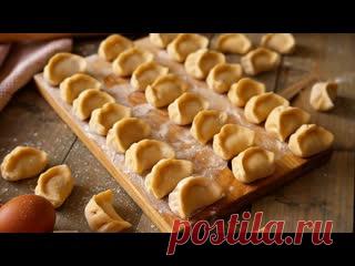 Домашние пельмени: эластичное тесто + сочная начинка Ингредиентытесто:яйцо - 2 штвода - 1 стаканмука - 4 стакансоль - 1 ч.л1 стакан - 250 млфарш:свинина - 1 кг лук - 2 ч.л перец - 1/2 ч.лвода - 100-200 млсоль - 1 ч.л1. Смешайте яйца, соль и воду2. Добавьте муку и замесите тугое тесто. Положите в пакет и оставьте на 10 минут.3. В фарш (1 кг....