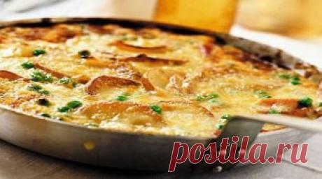 Хрустящий картофельный омлет с грибами Я однажды этот омлет подала гостям, все в один голос назвали его самым вкусным пирогом. А я та потратила на его приготовление всего-ничего минут 15!