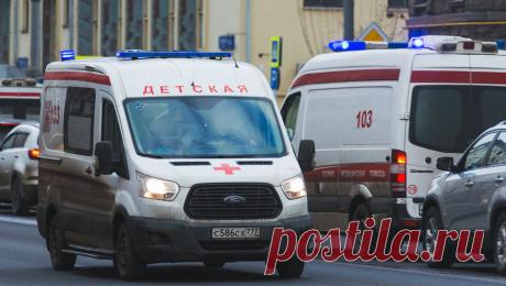 В Саратовской области семилетний мальчик пострадал после падения ворот во дворе. В Саратовской области мальчик получил травмы после того, как на него упали ворота. Об этом сообщает прокуратура региона. Инцидент произошел в Калининске. По версии правоохранителей, днем на семилетнего мальчика упали незакрепленные ворота ...