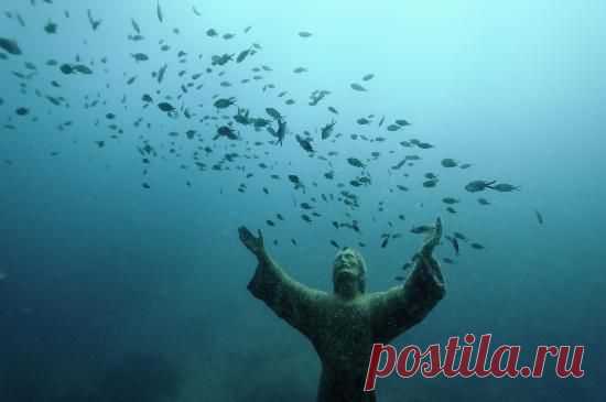 10 впечатляющих статуй