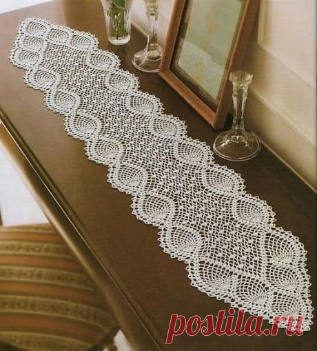 Красивая дорожка с ананасовыми мотивами