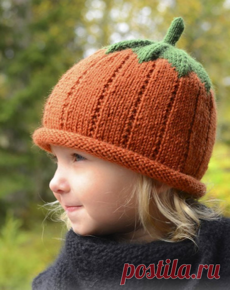 Размер шапочки: 0/6 мес.- 1 год — 2/4 года — 5/6 лет — 7/8 лет;
Обхват: 42-45-48-50-52 см
Плотность вязки: 22п. х 30 р. = 10х10 см
Для шапочки потребуется: пряжа – оранжевая и зелёная (по 50-50-50-50-50 г);
чул. спицы 2 и 3,5 мм
круг. спицы (0,4 м) 3,5 мм
Узор: смотрим диаграмму А.1 и А.2. На рисунке узор показан с лиц. стороны.

shapochka-bok

Описание
Набираем 84-90-96-102-108 п. оранжевой пряжей на чул. спицы 3,5мм. Провязываем один ряд И, далее вяжем лиц. гладью. Следи...